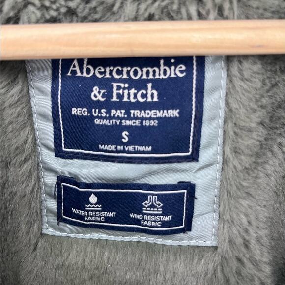 Abercrombie & Fitch Women's Green Winter Parka Coat Size Small I Fur Hood Preppy - Picture 15 of 16